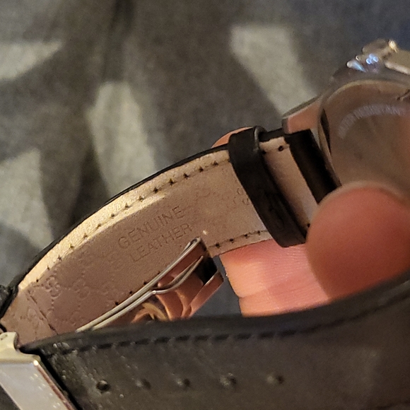 Gucci watch - Picture 3 of 3